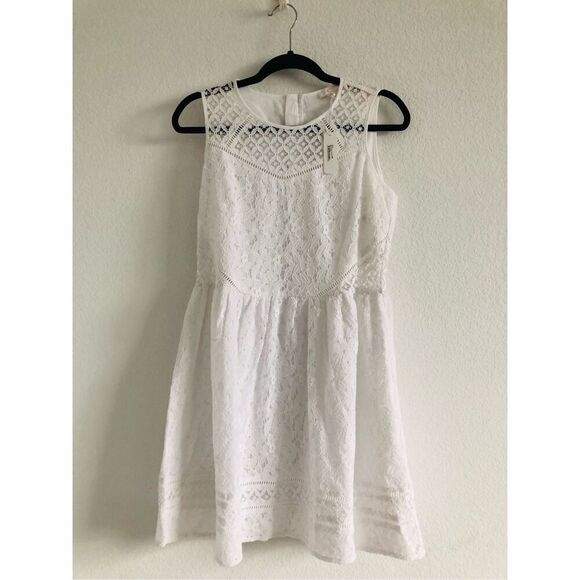 C Dresses & Skirts - White lace C women’s dress lined size M extra back long zipper round neck